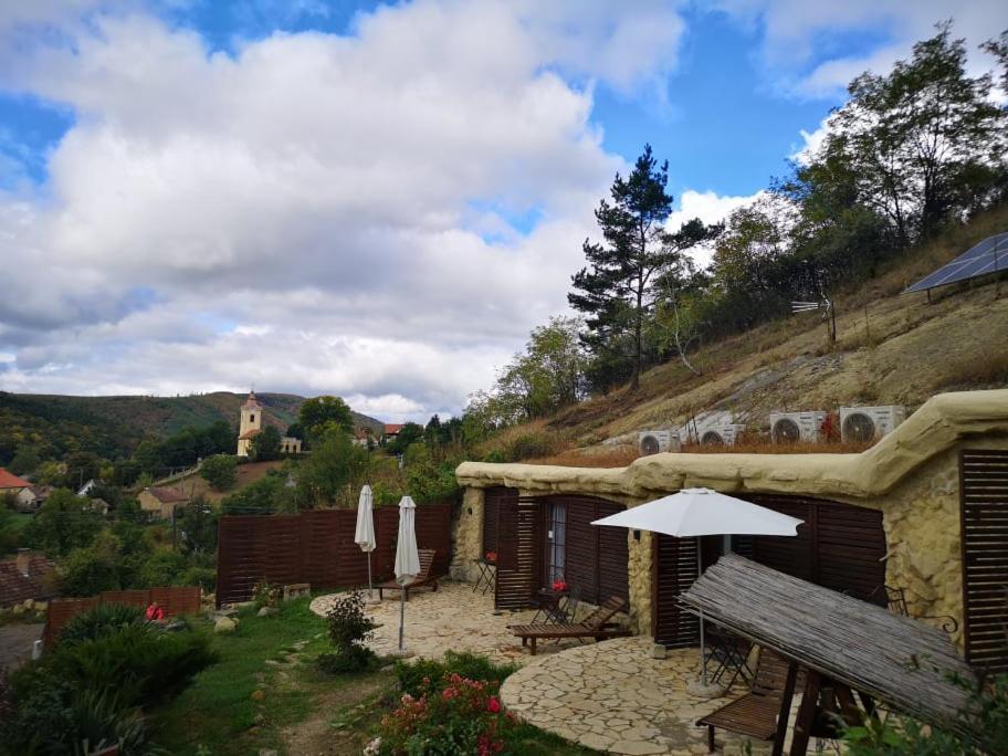 Sirocave Barlang Apartmanok Sirok Exterior foto