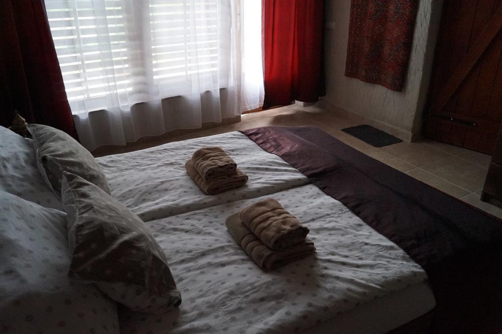Sirocave Barlang Apartmanok Sirok Exterior foto